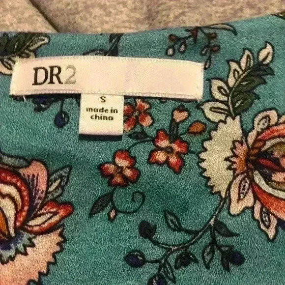 DR2 Paisley Floral button Down Size Small‎ - Picture 6 of 9